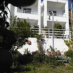 Antouan Matina Apartman *
